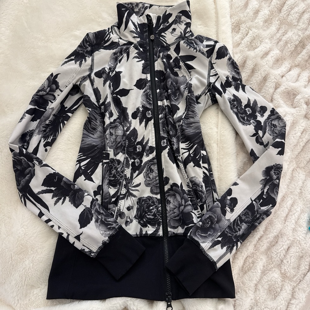 Lululemon Jacket- size 4
